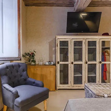 Il Battistero Residenza D'epoca Bed & Breakfast 2*